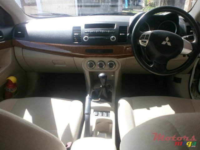 2011' Mitsubishi Lancer Ex photo #4