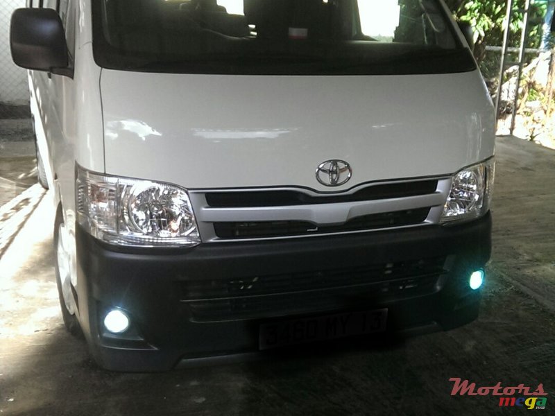 2013' Toyota HiAce photo #1