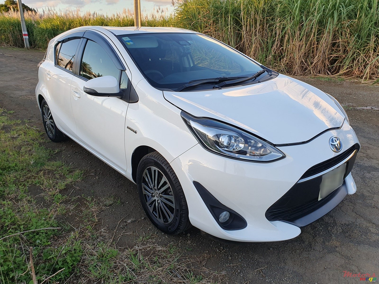 2018' Toyota Aqua photo #3