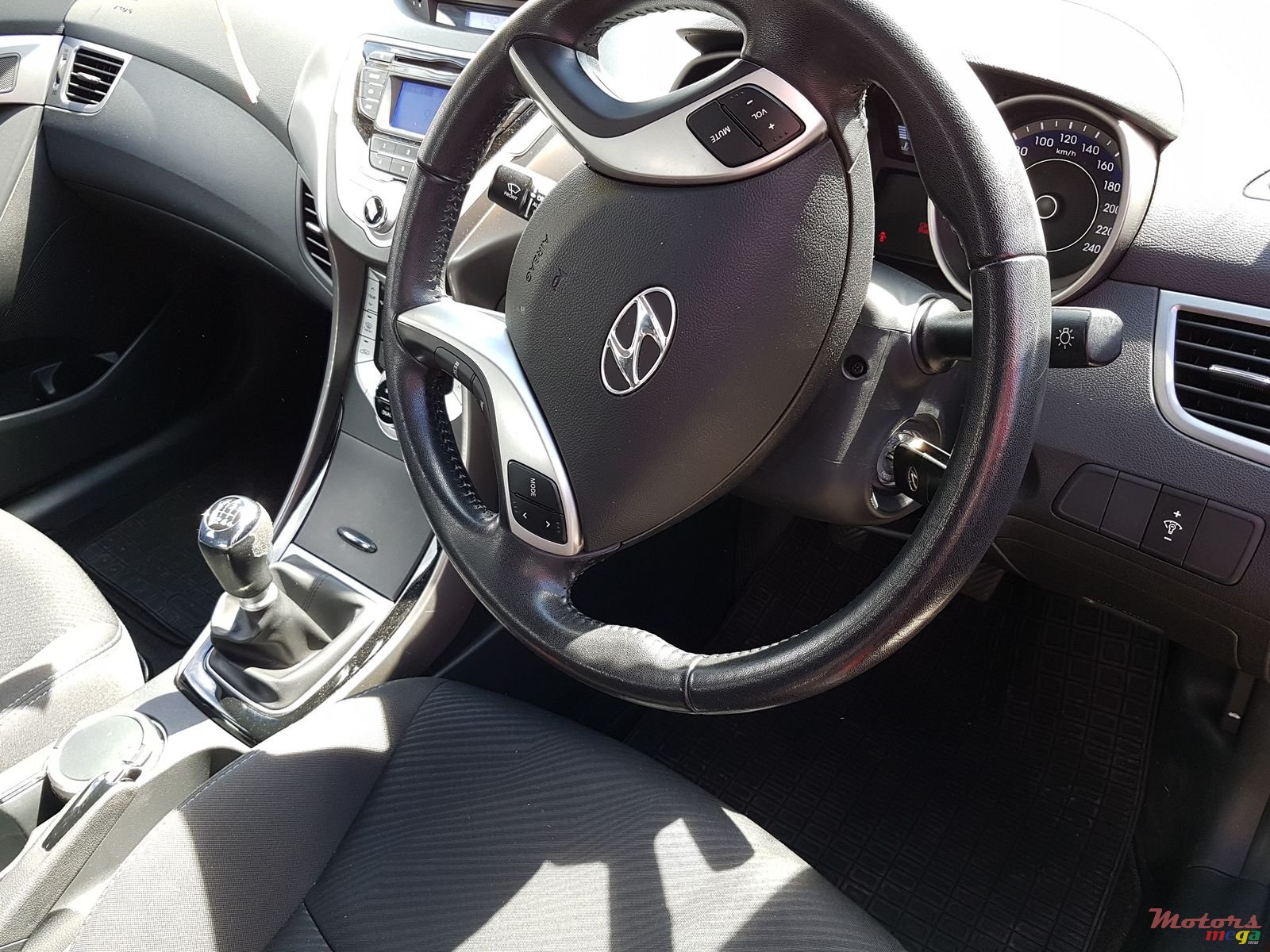 2012' Hyundai Elantra photo #4