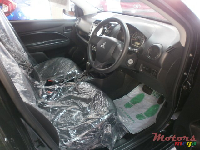 2013' Mitsubishi Mirage photo #4