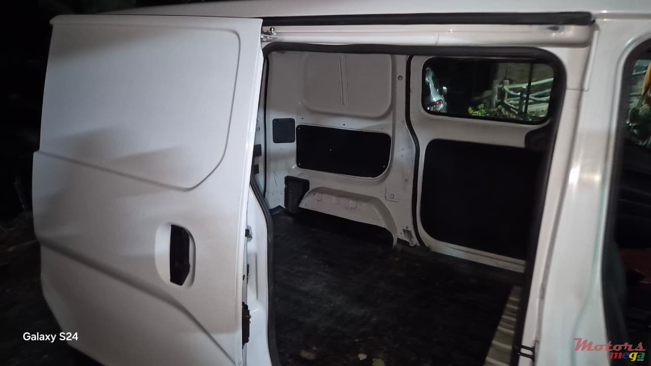 2016' Nissan photo #5