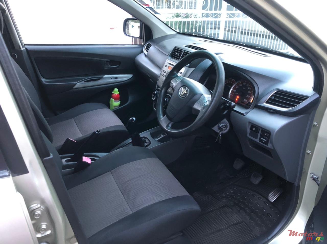 2012' Toyota Avanza photo #3