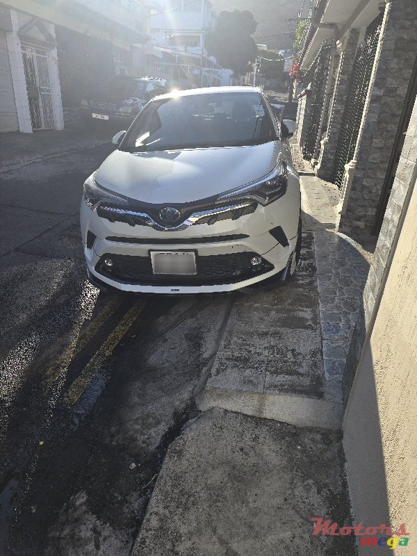 2019' Toyota C-HR photo #4