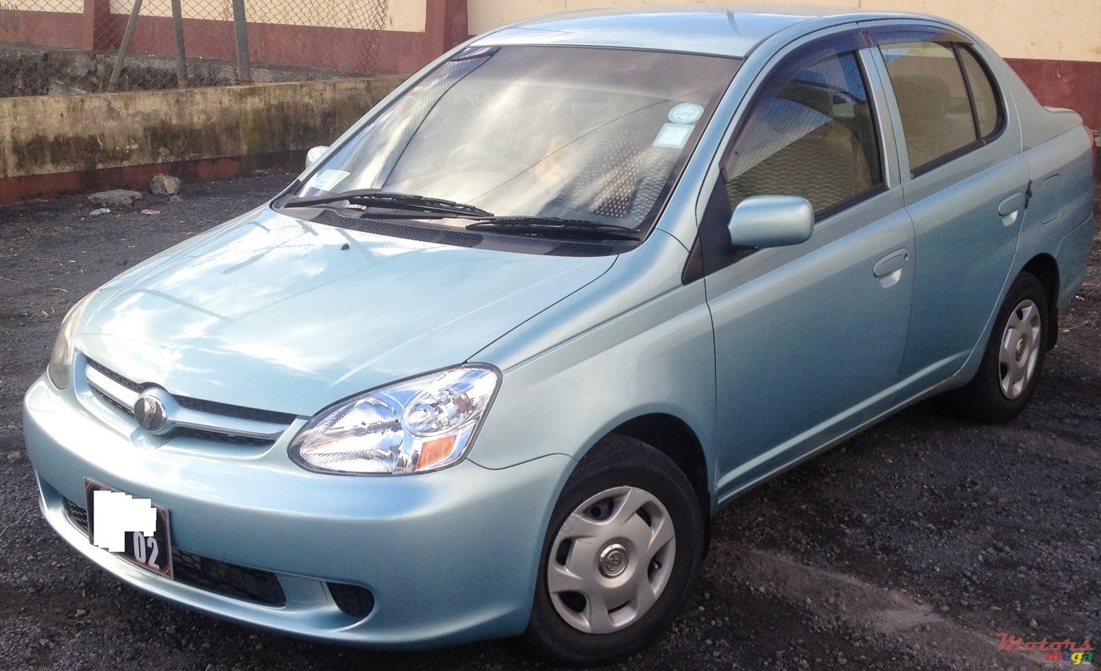 2002' Toyota Platz photo #2