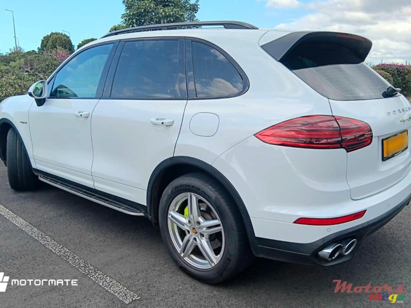 2015' Porsche Cayenne 3.0 cayenne S E- Hybride photo #3