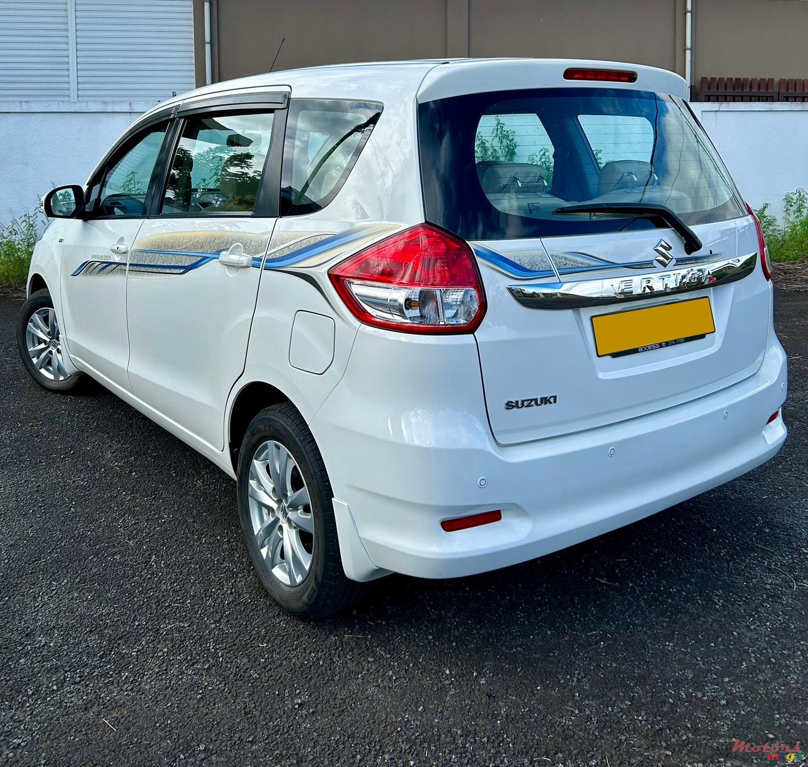 2017' Suzuki Ertiga GLX photo #3