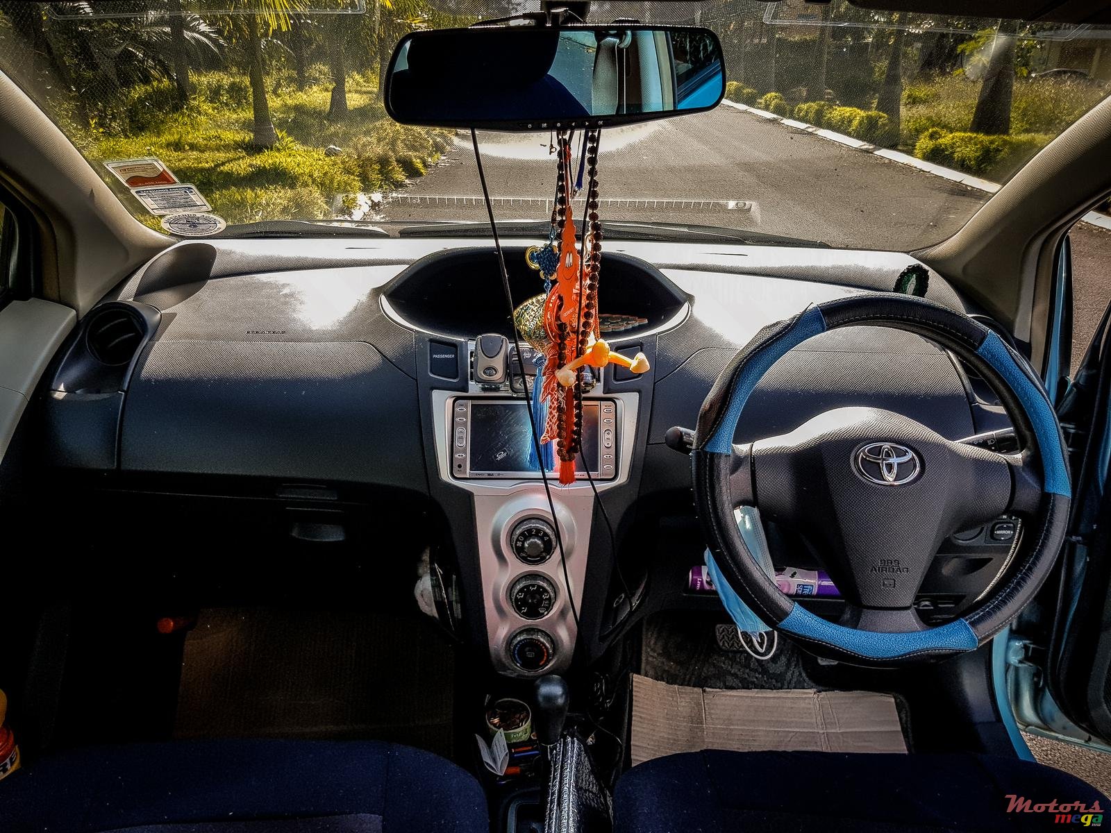 2006' Toyota Vitz photo #4