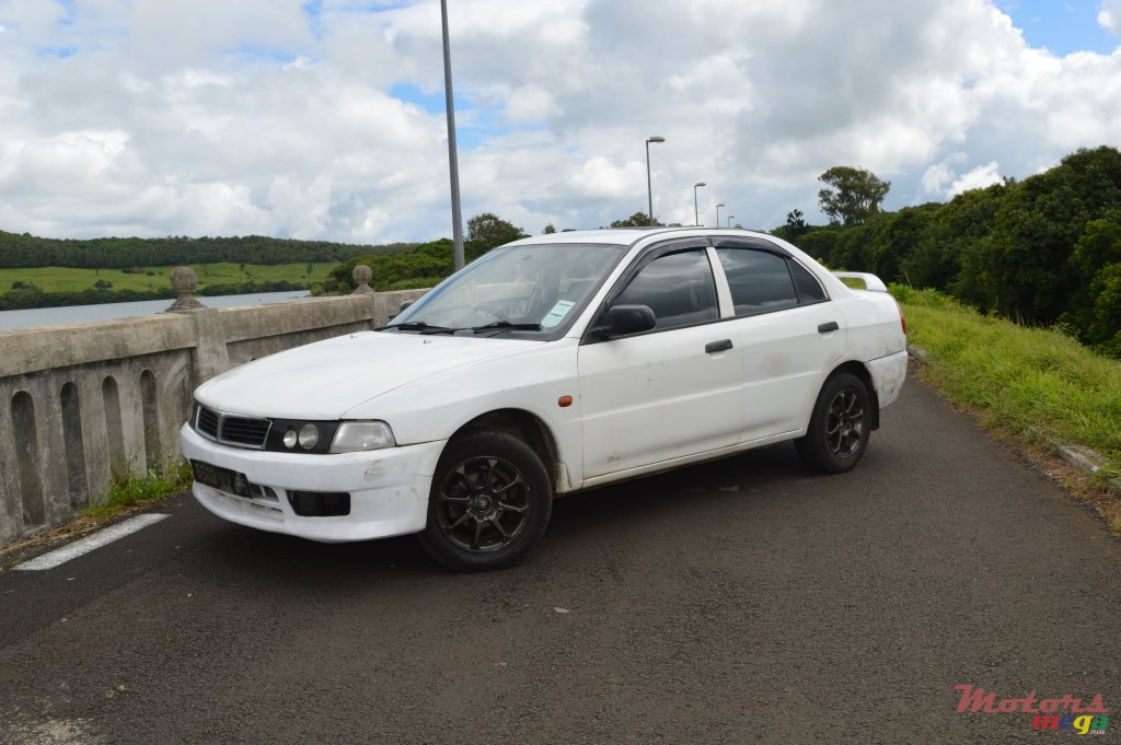 1998' Mitsubishi Lancer photo #5