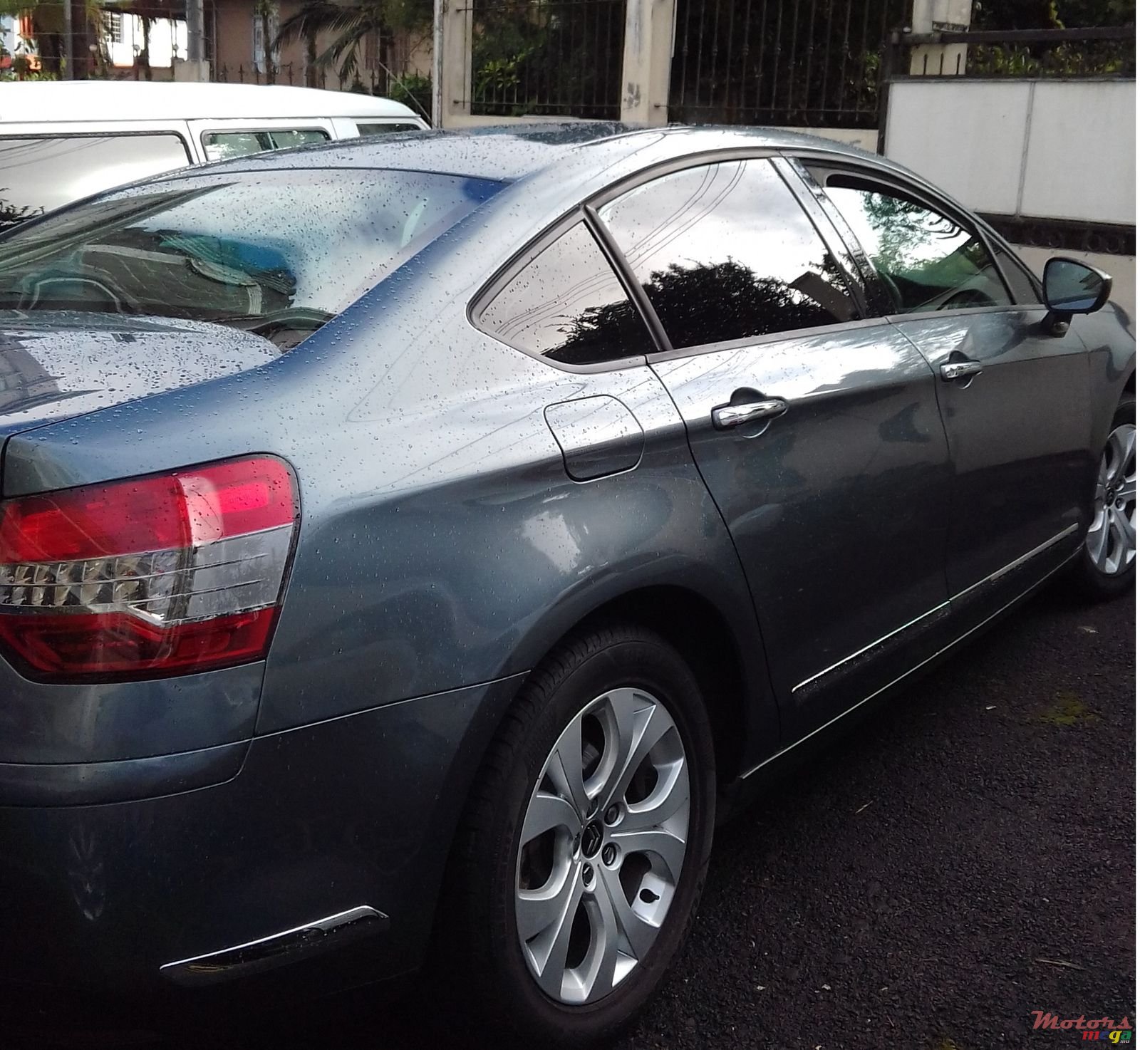 2012' Citroen C5 photo #2