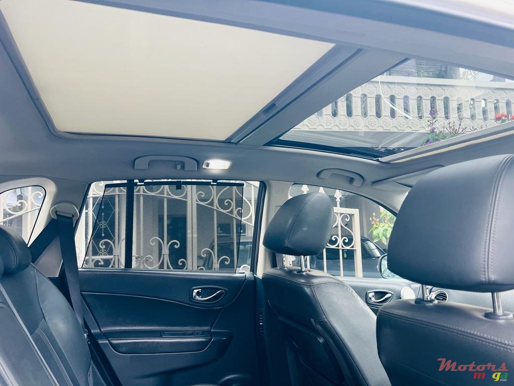 2009' Renault Koleos photo #6