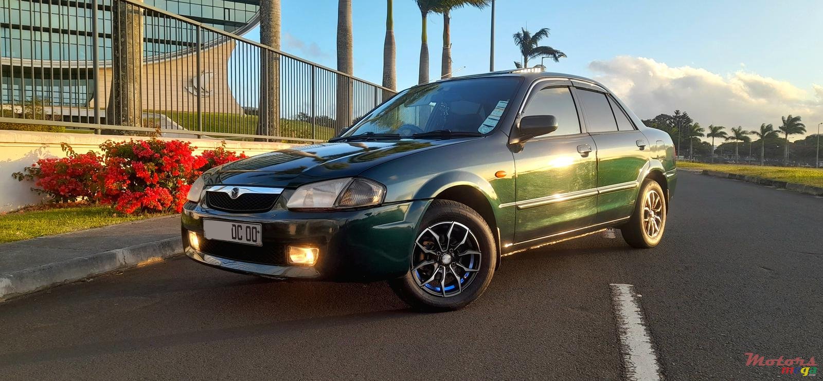 2000' Mazda 323 photo #2