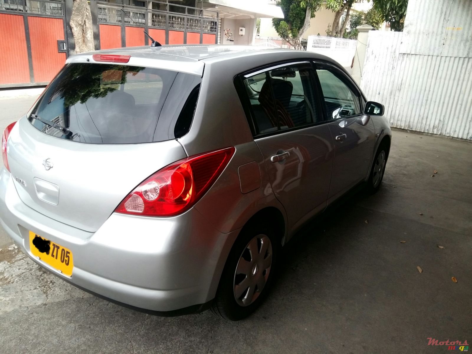 2005' Nissan Tiida photo #2