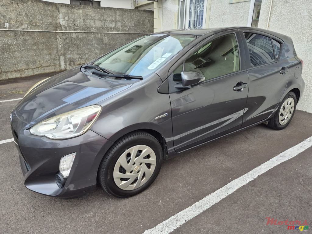 2016' Toyota Aqua photo #4