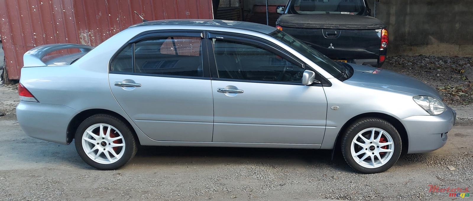 2006' Mitsubishi Lancer photo #1