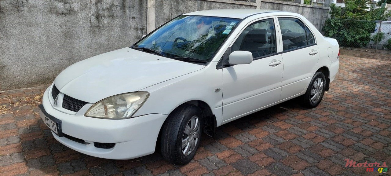 2010' Mitsubishi Lancer photo #6