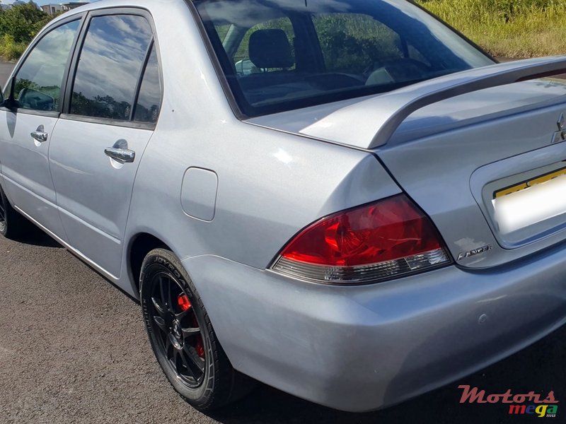 2006' Mitsubishi Lancer photo #2