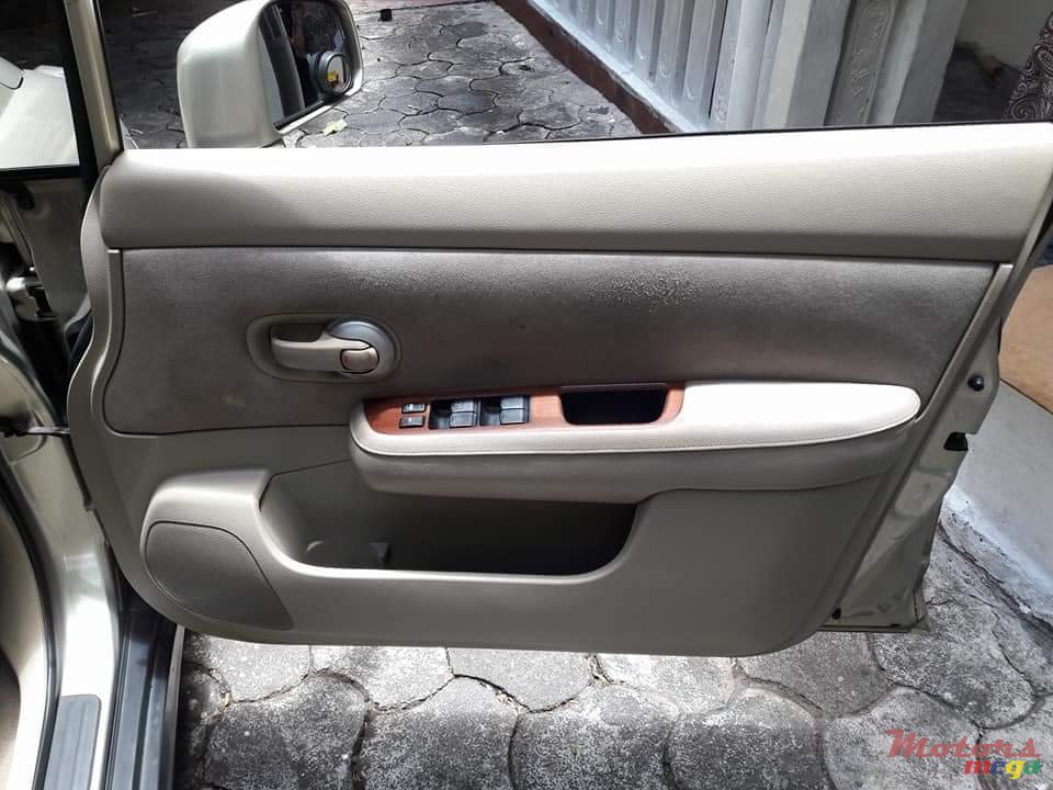 2005' Nissan Tiida photo #6