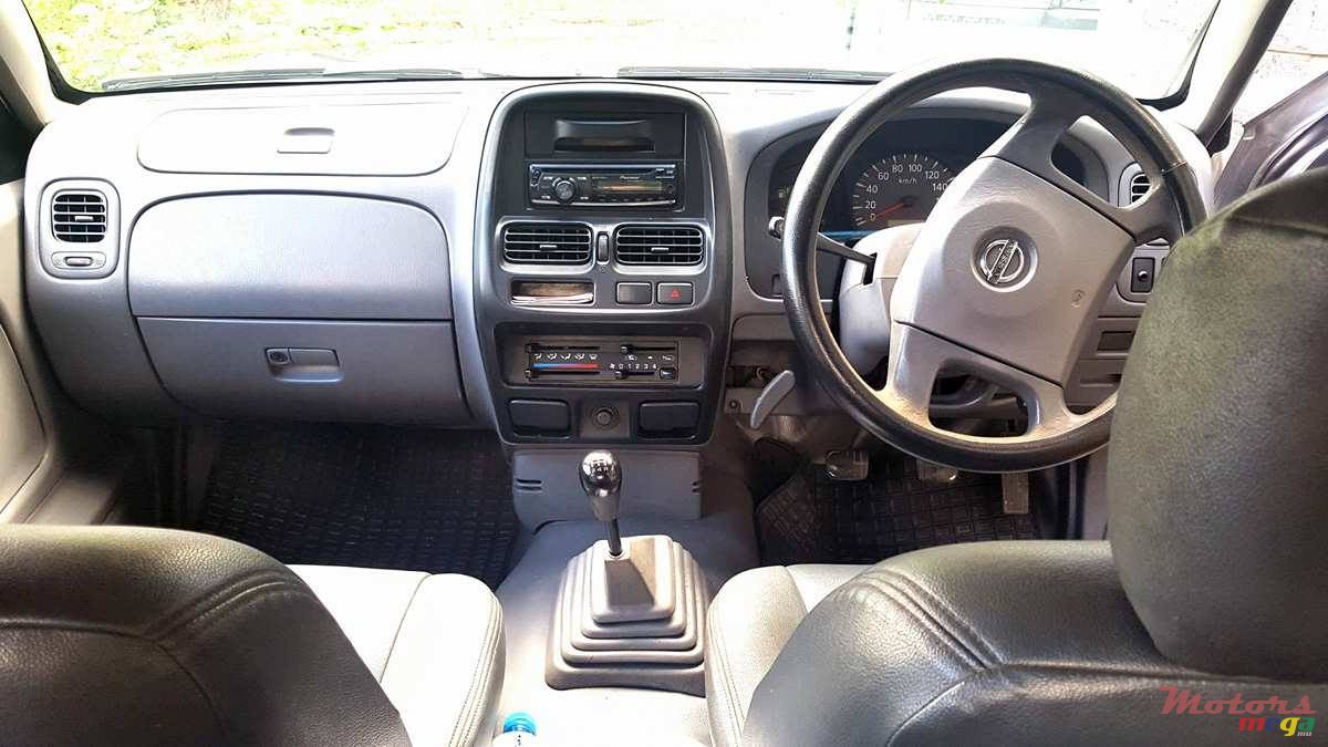 2009' Nissan Navara Double Cab Pickup Japan photo #4