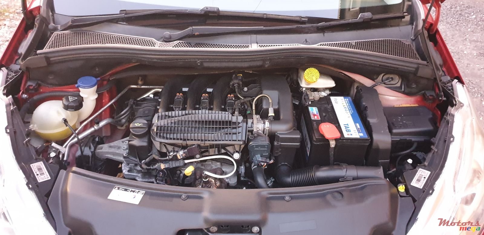 2013' Peugeot 208 photo #3