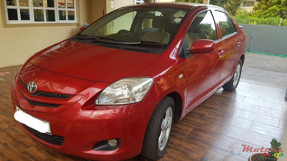 2007' Toyota Yaris Sedan photo #1