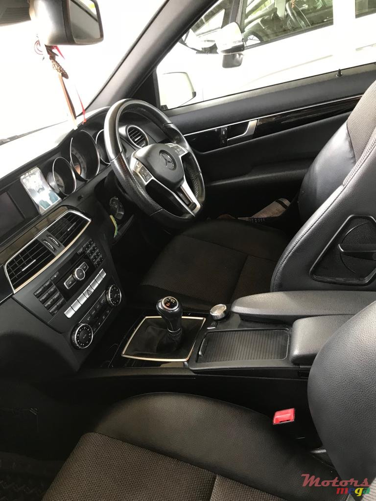 2011' Mercedes-Benz photo #4