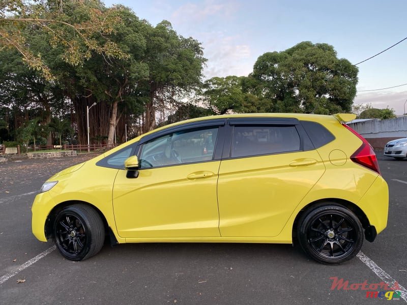 2014' Honda Fit Non-Hybrid photo #2