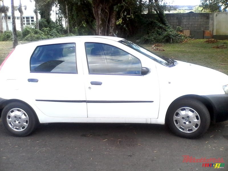 2001' Fiat Punto photo #2