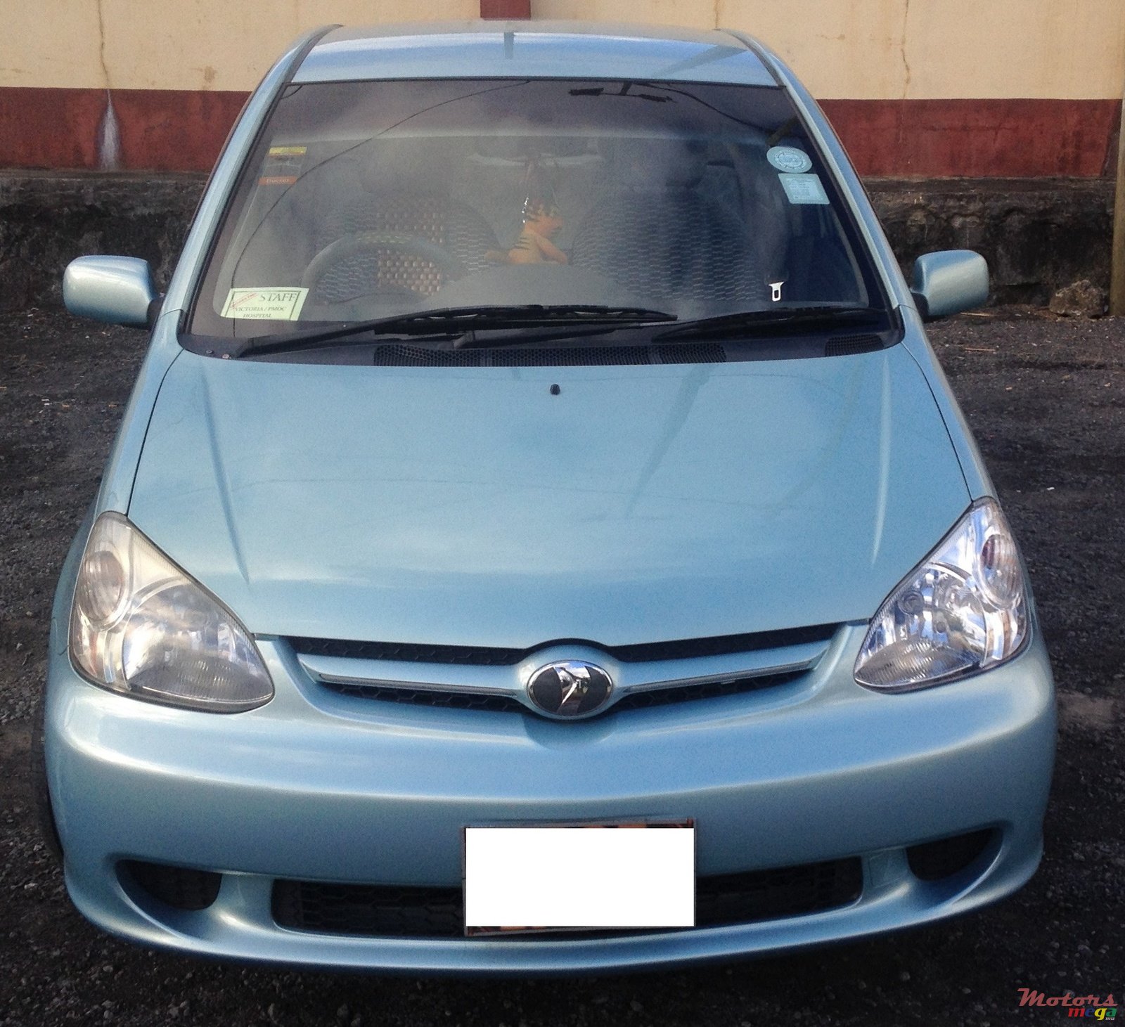 2002' Toyota Platz photo #1