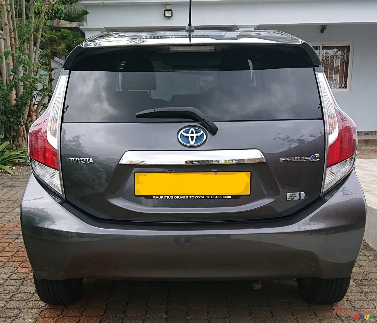 2017' Toyota Prius c photo #4