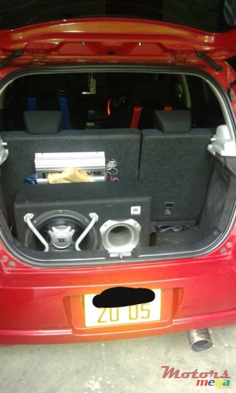 2005' Suzuki Swift photo #2