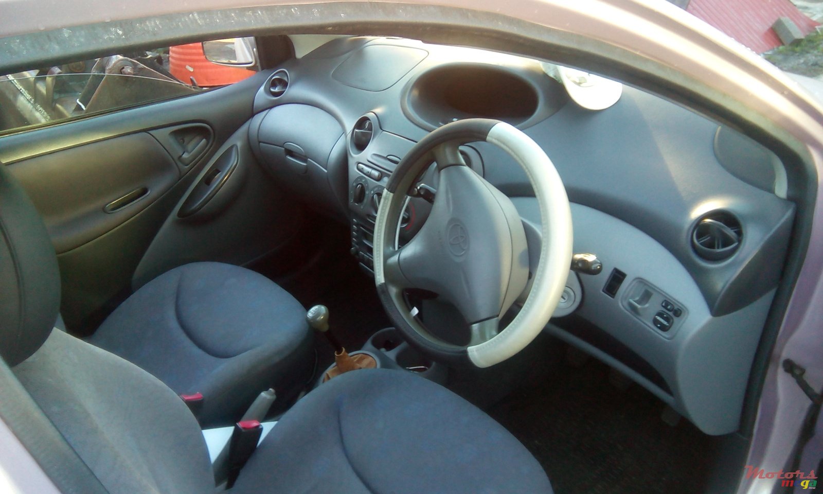 2001' Toyota Vitz photo #4