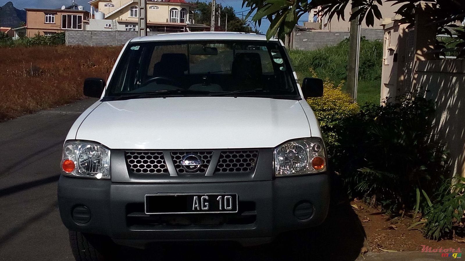 2010' Nissan photo #1