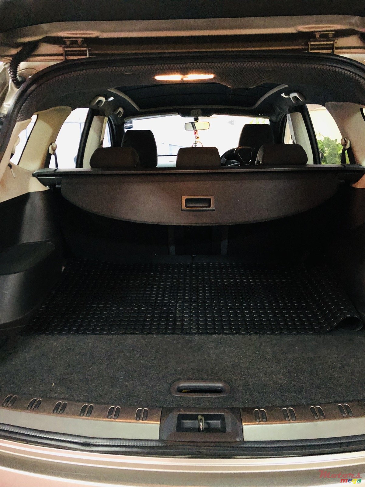 2010' Nissan Qashqai+2 photo #2