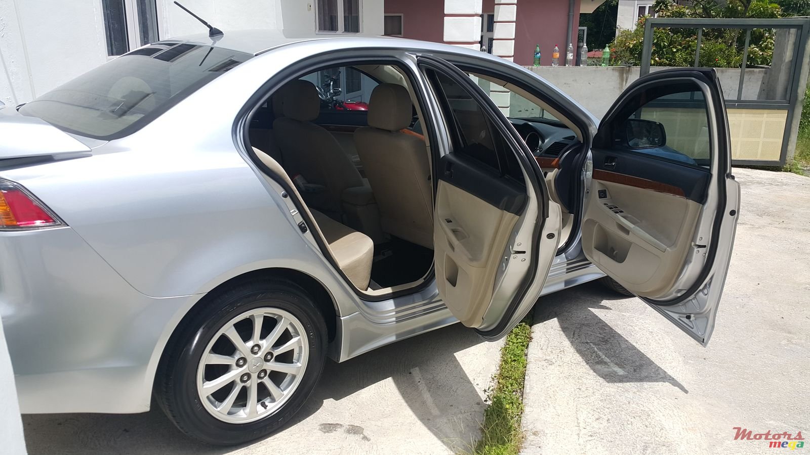 2011' Mitsubishi Lancer X Original photo #4