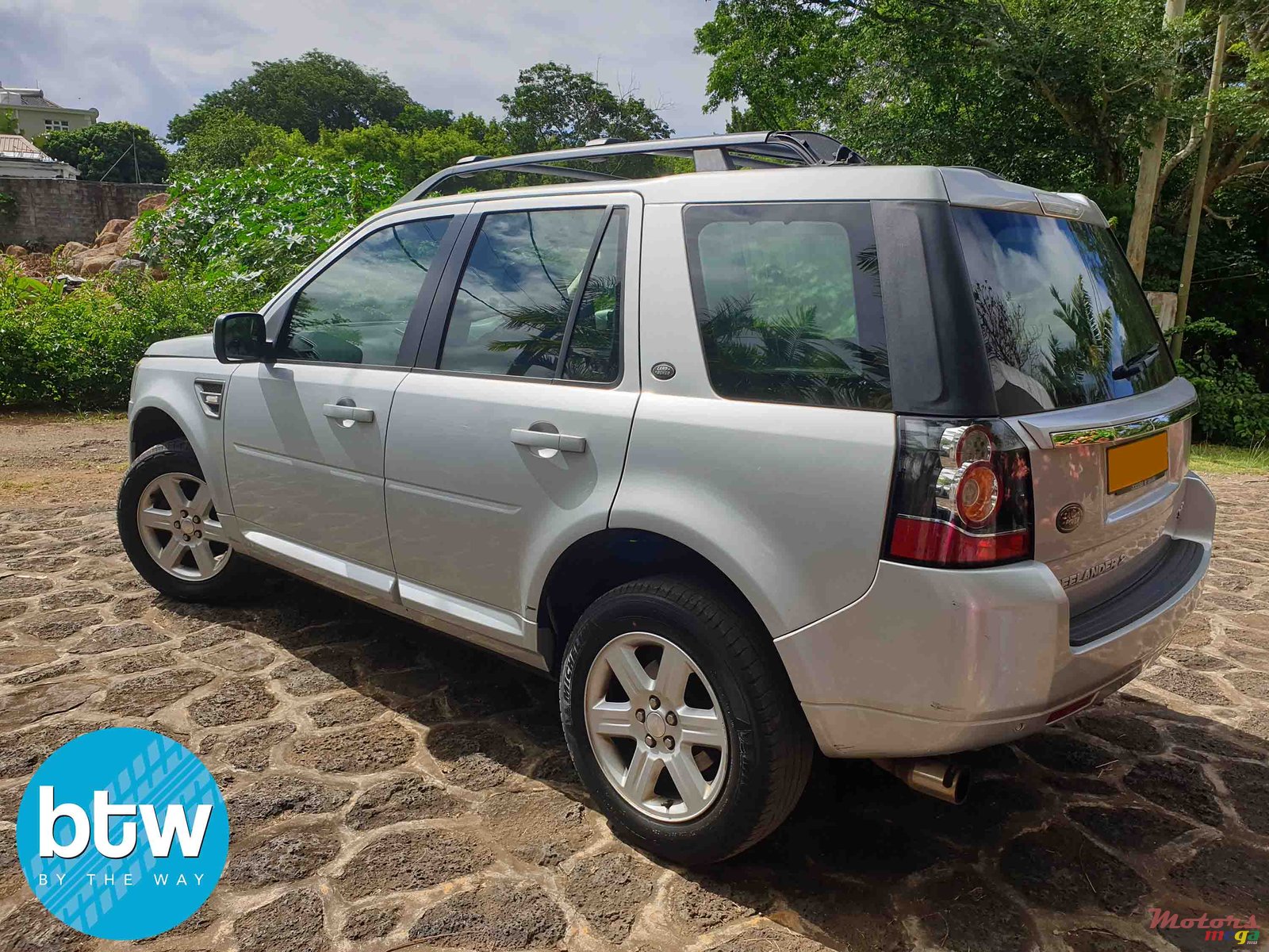 2014' Land Rover Freelander 2 Si4 S photo #2