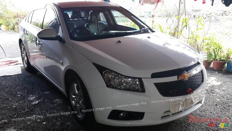 2010' Chevrolet Cruze photo #2