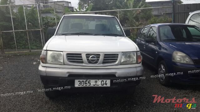 2004' Nissan 2x4 photo #2