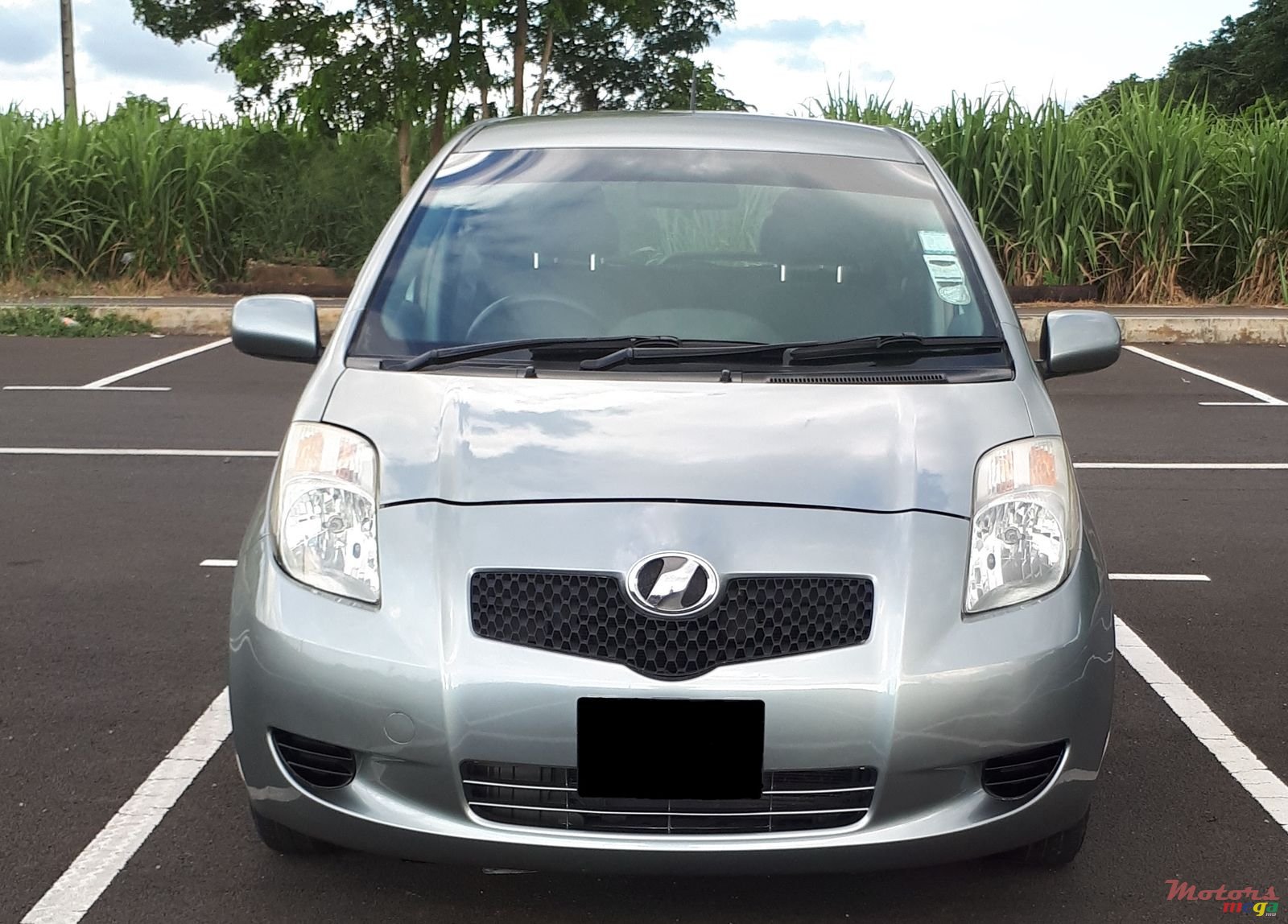 2006' Toyota Vitz photo #2