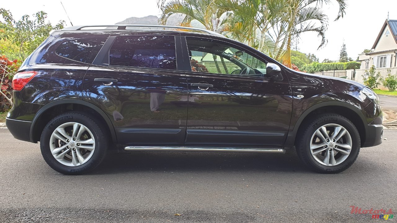 2010' Nissan Qashqai+2 photo #6