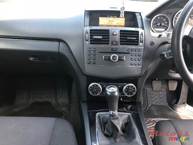 2009' Mercedes-Benz C-Class photo #6