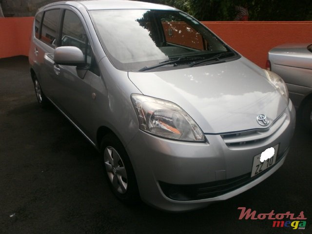 2010' Toyota PASSO SETTE photo #1