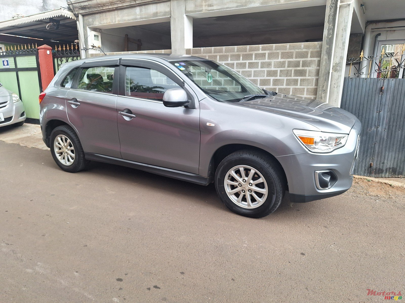 2014' Mitsubishi ASX photo #3