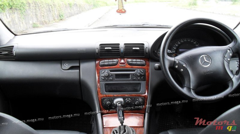 2003' Mercedes-Benz C-Class C220 CDI photo #3