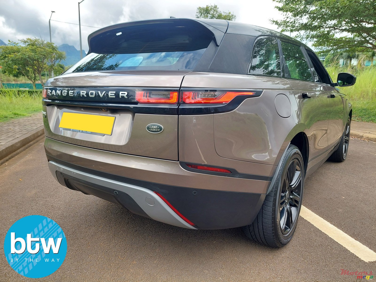 2018' Land Rover Range Rover Velar photo #3