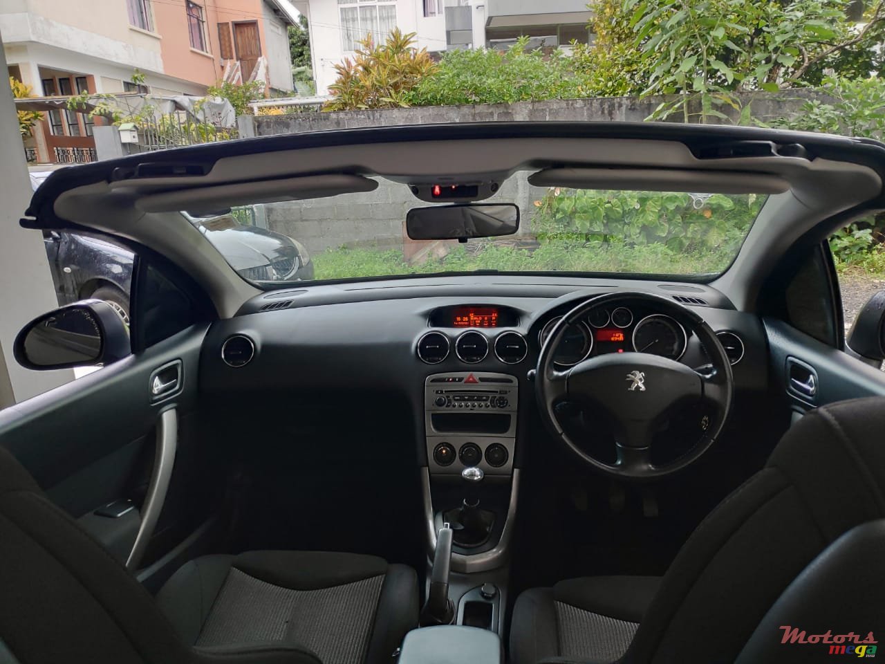 2012' Peugeot 308 Coupe Cabriolet photo #2