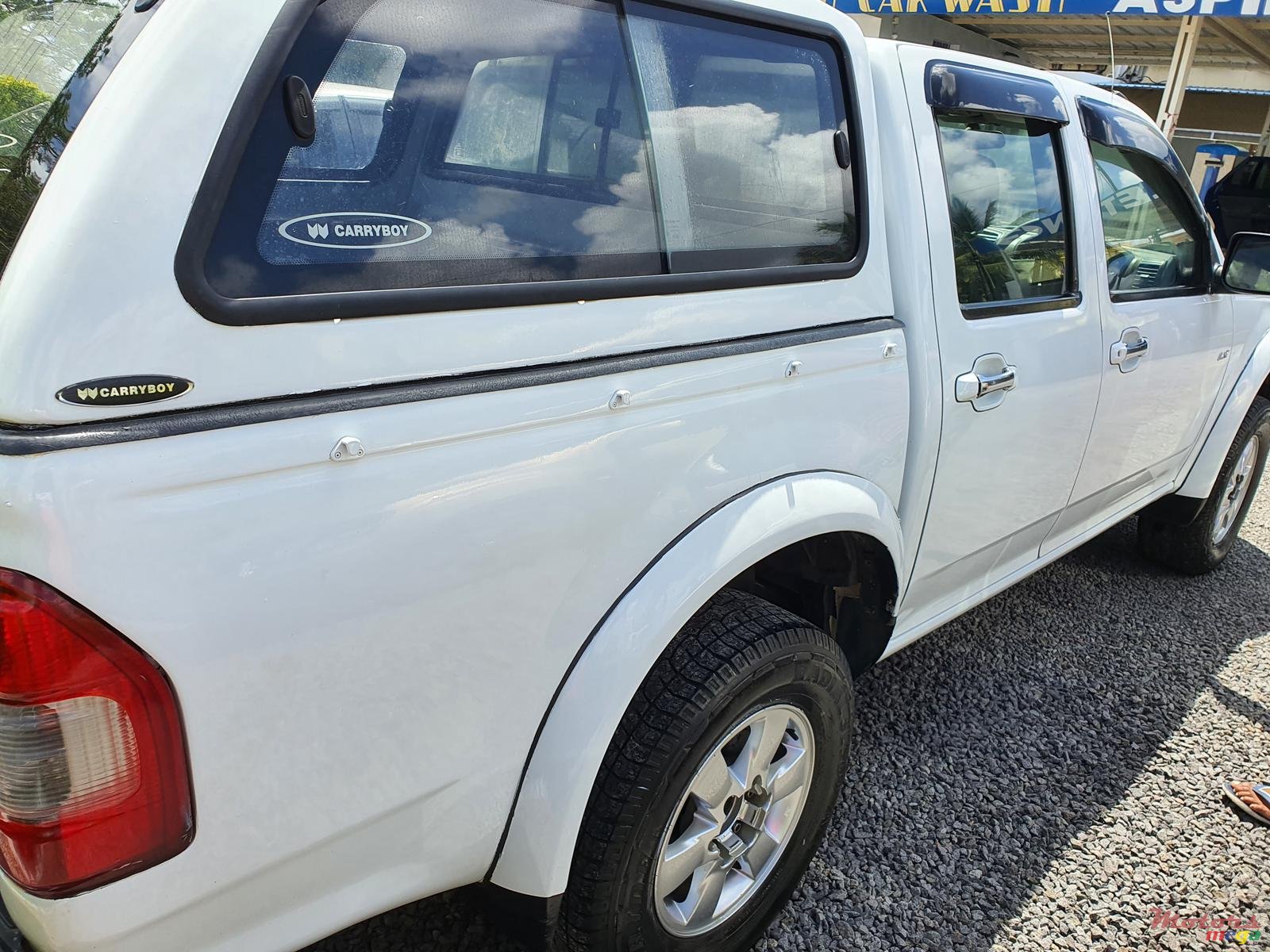 2008' Isuzu D-Max photo #5