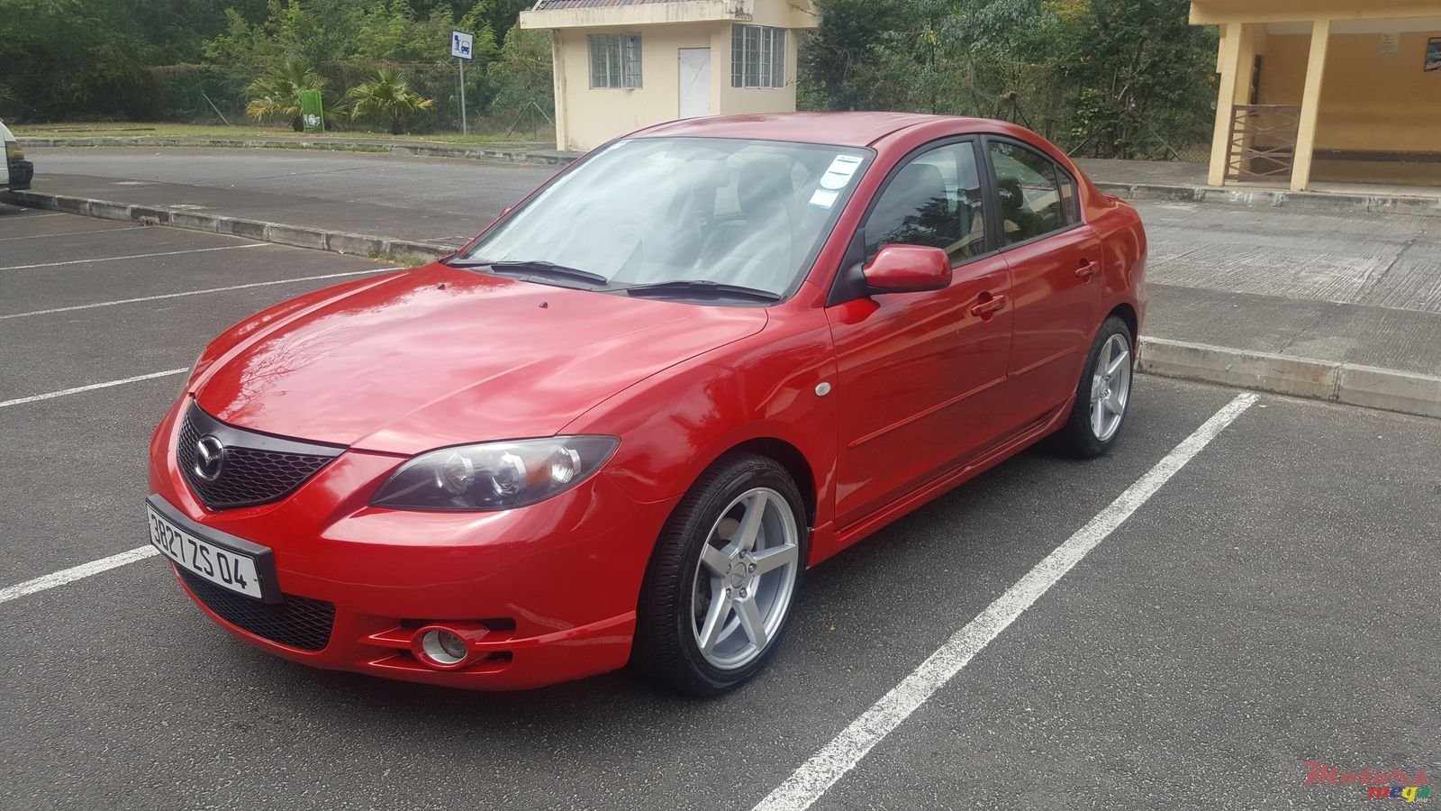 2004' Mazda 3 17" Rims, GPS, Bluetooth, DVD photo #2