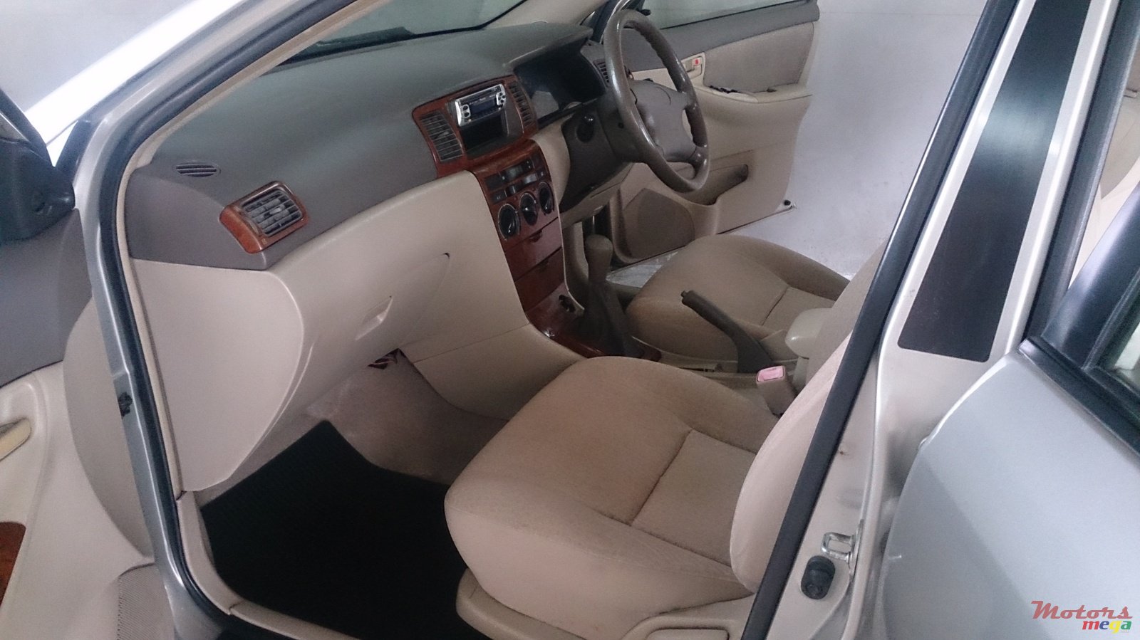 2003' Toyota Corolla nze GLI photo #2