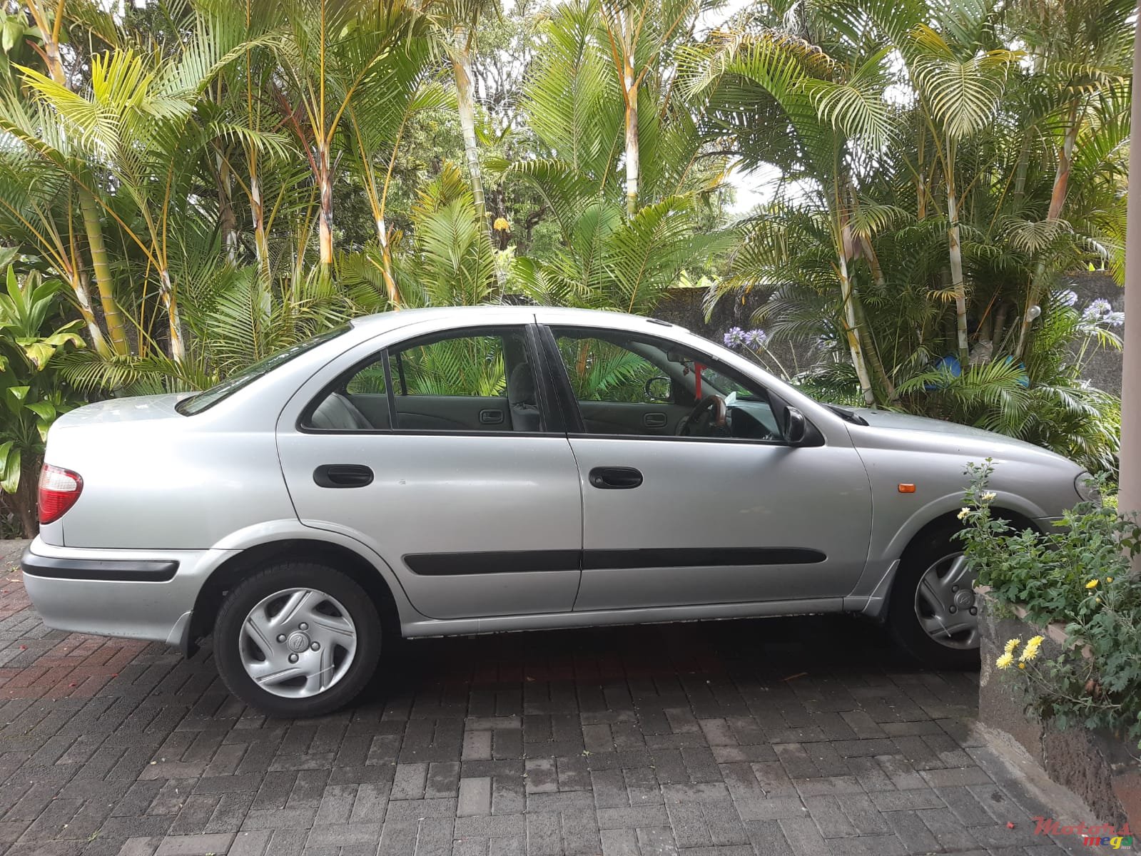 2001' Nissan Sunny photo #3